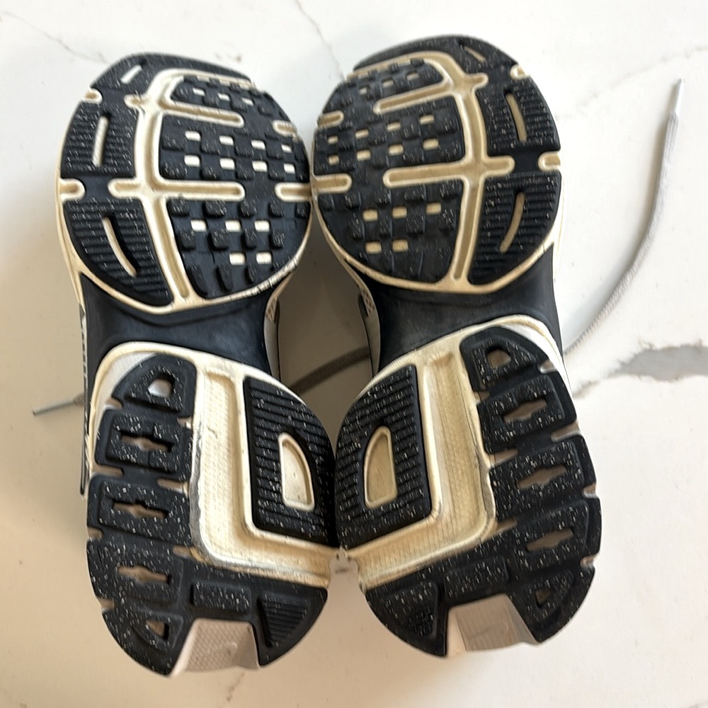 NIKE V2K Run Sneaker - Picture 8 of 10